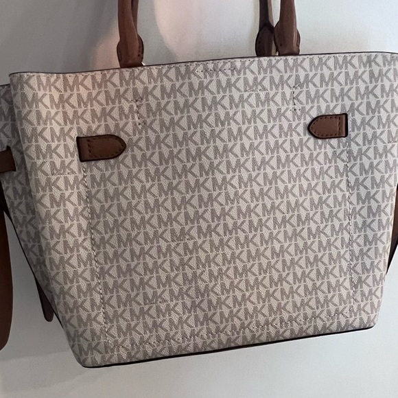 Authentic‎ Michael Kors Hamilton Legacy Large Logo Belted Satchel Vanilla/Acorn - Picture 5 of 8